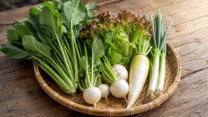 家庭菜園で収穫したコマツナ、小カブ、ミニダイコンなどの秋冬野菜